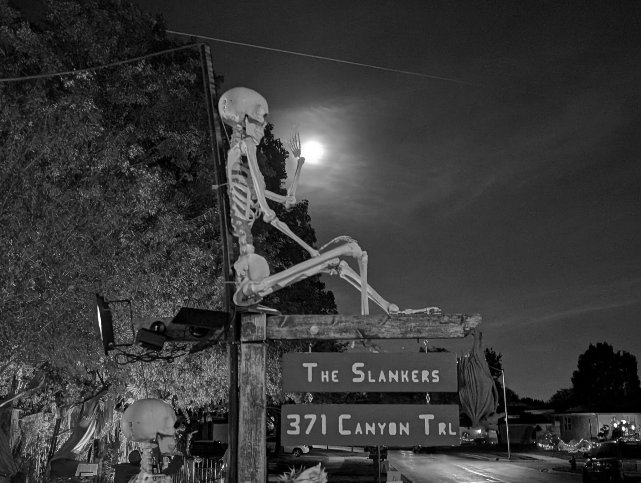 Canyon Trail Cemetery atmosphere